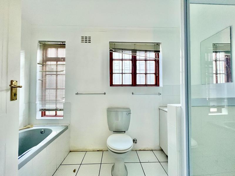 8 Bedroom Property for Sale in Hout Bay Western Cape
